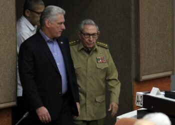 Comunismo cubano despide a sus históricos y apuesta por futuro sin rupturas