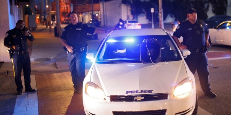 Cinco muertos, incluidos dos agentes en Carolina del Norte