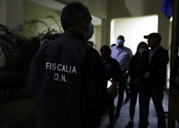 MP retiene 303 personas en negocios que irrespetan el toque de queda