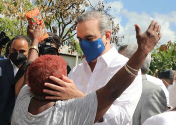 Abinader pone en servicio emergencia de hospital de Pimentel