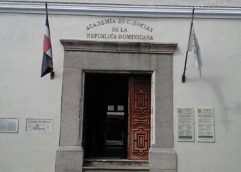 Academia de Ciencias pide mantener Ordenanza 09-15 sobre nuevo estándares para la formación docente