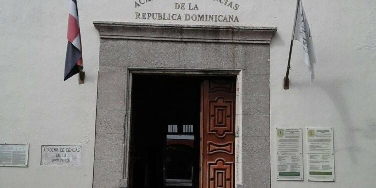 Academia de Ciencias pide mantener Ordenanza 09-15 sobre nuevo estándares para la formación docente