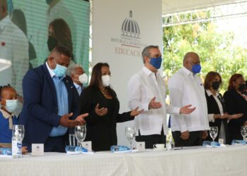 Arranca retorno gradual a las escuelas dominicanas