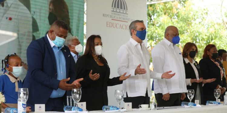 Arranca retorno gradual a las escuelas dominicanas