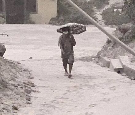 Dos Islas del Caribe en emergencia extrema por erupción de volcán