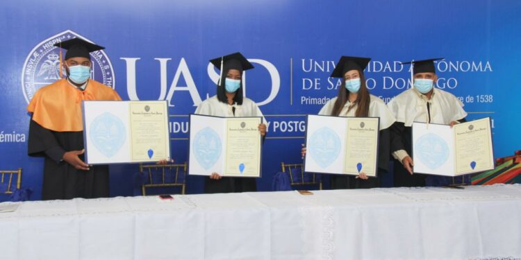 UASD gradúa 2000 profesionales de grado y postgrado