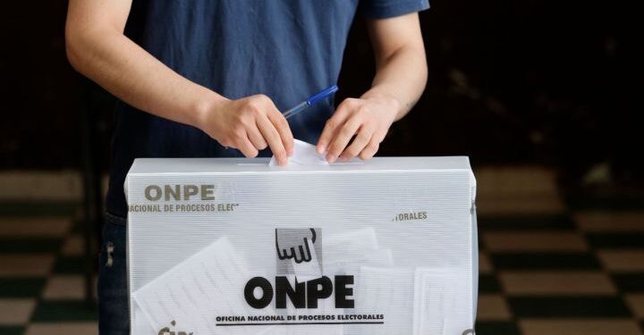 18 candidatos compiten por la presidencia de Perú este domingo