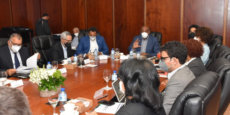 Edes anunciarán gran licitación para reducir gastos operativos y pérdida