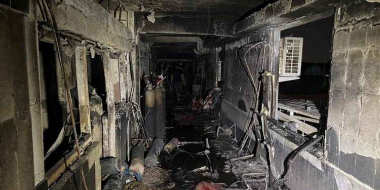 Sube a 82 cifra de muertos por gran incendio en hospital de Bagdad