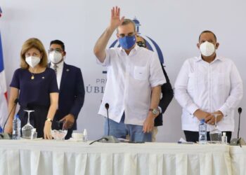 Abinader escucha necesidades juntas de vecinos SDN