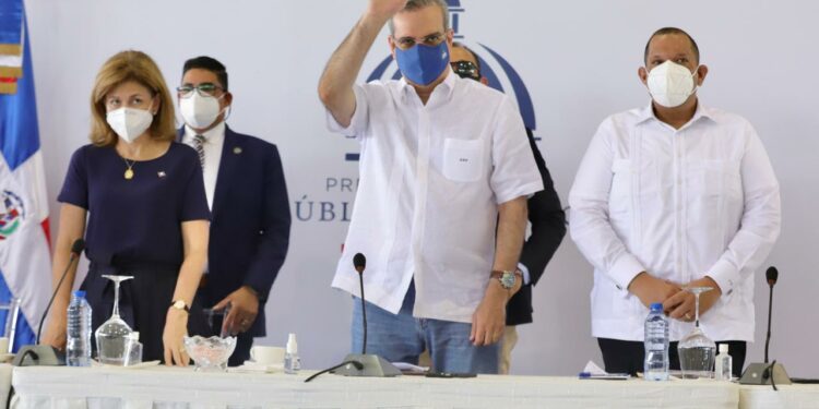 Abinader escucha necesidades juntas de vecinos SDN