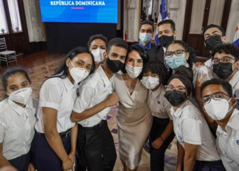 Jóvenes RD ganaron premio en la NASA serán becados en el ITLA