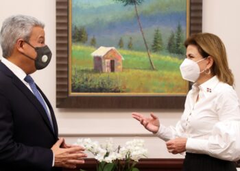 Gobierno anuncia vacunación para el sector transporte