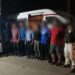 Rescatan a 47 migrantes hacinados en caja tráiler en centro de México
