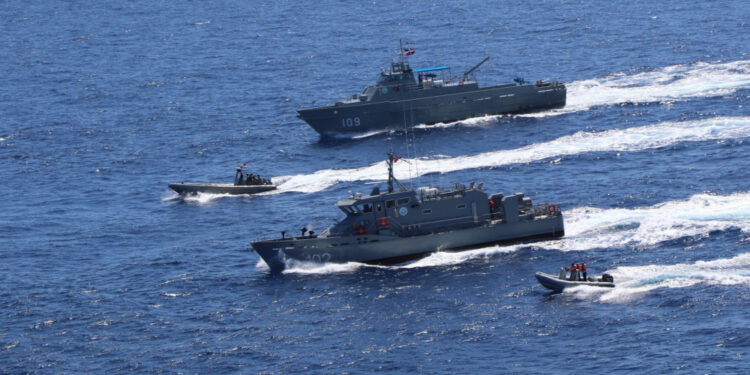 Buque estadounidense realiza un ejercicio bilateral con la Armada de la Rep. Dominicana