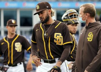 Fernando Tatis sufrió una lesión menor, informa San Diego