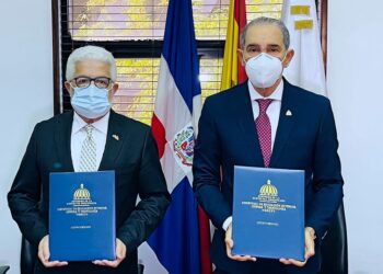 Acuerdan colocar egresados de becas del MESCYT en 400 empresas de CAMACOES