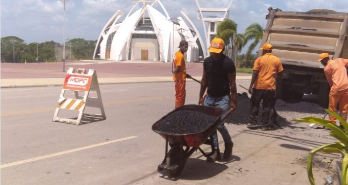 MOPC y alcaldía de Bayaguana realizan trabajos en conjunto