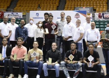 ABASACA premia los más destacados del torneo 41 del baloncesto superior de Santiago