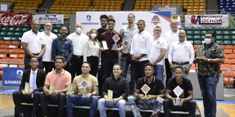 ABASACA premia los más destacados del torneo 41 del baloncesto superior de Santiago