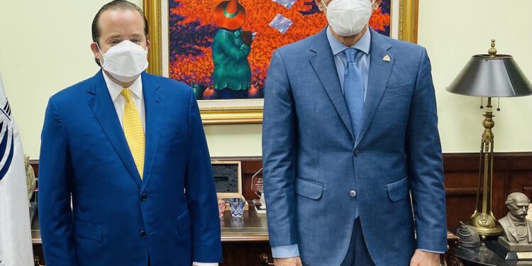 Autoridades dibujan acuerdo para beneficiar recintos de la UASD