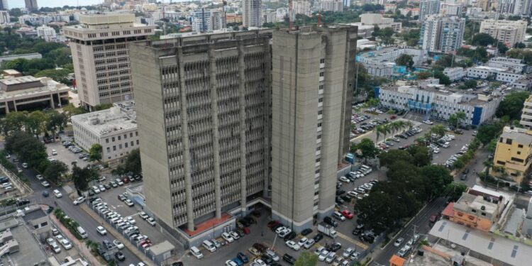 Someterán a la justicia a exfuncionarios que no devuelvan armas asignadas en 45 días.