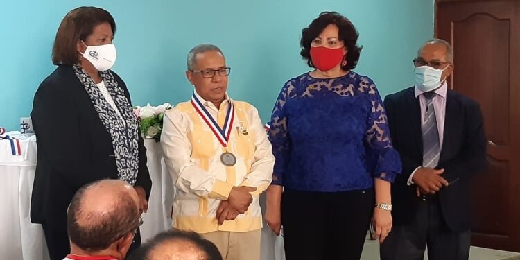 Director de DiarioDigitalRD recibe Medalla al Premio Periodístico que otorga el CDP