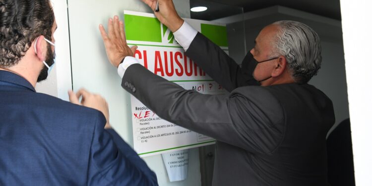 DGII cierra empresas vendían alcohol sin autorización y por defraudación fiscal