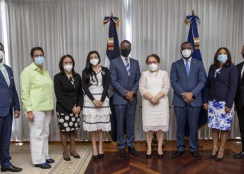 La procuradora Germán Brito recibe visita de miembros de la Cámara de Cuentas