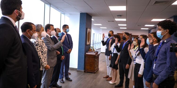 MICM hace a siete jóvenes ministro y viceministros por un día