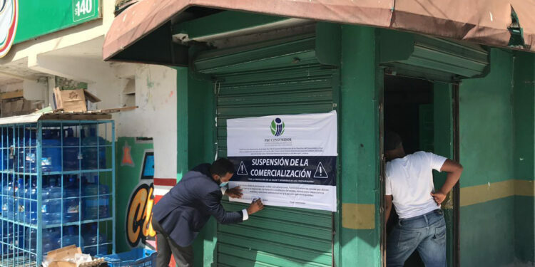 Pro Consumidor somete a la justicia negocios vendían bebidas adulteradas