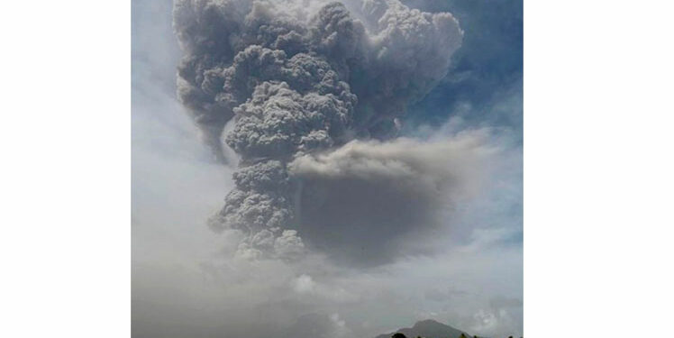 Gran explosión repite en volcán de San Vicente y las Granadinas