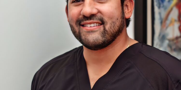 Doctor Martin Robles sustenta relación entre cirugía estética y reintegración social