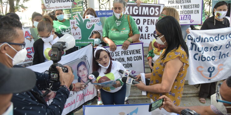 Instalan campamento por las tres causales en Santiago