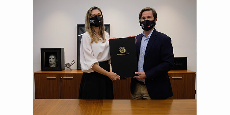 Firman alianza para distribución gratuita de obras cinematográficas en territorio dominicano