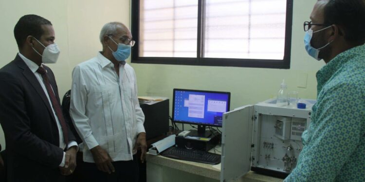 Decanato de Ciencias UASD adquiere moderno equipo de cromatografía líquida de alta eficacia-HPLC