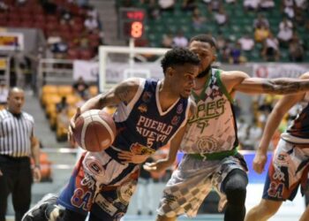 Pueblo Nuevo derrota a los Pepines en el que tres jugadores encestaron 24 puntos cada uno