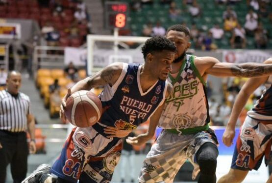 Pueblo Nuevo derrota a los Pepines en el que tres jugadores encestaron 24 puntos cada uno