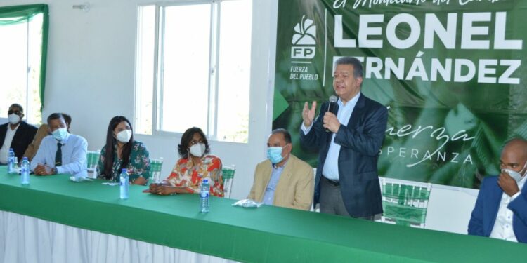 Fuerza del Pueblo juramenta a dirigentes políticos municipios Samaná y Las Terrenas