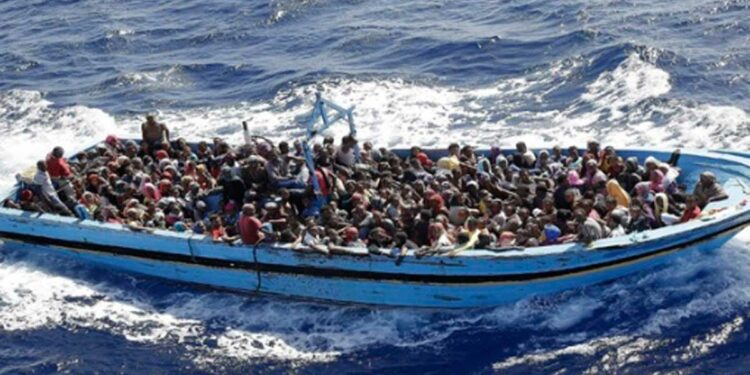 Mueren en naufragio 100 migrantes ilegales en costas de Libia