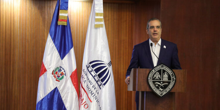 Abinader presenta pacto social que impulse un modelo sostenible, justo e inclusivo para los dominicanos