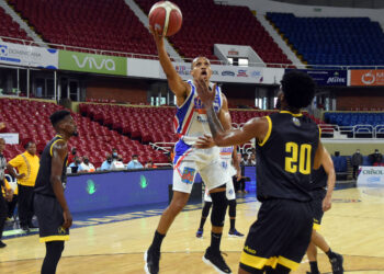 Adrís De León encesta 27 puntos y guía a San Lázaro ante Mauricio en TBSDistrito 2021