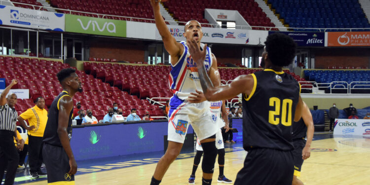 Adrís De León encesta 27 puntos y guía a San Lázaro ante Mauricio en TBSDistrito 2021