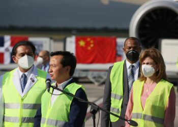 Gobierno recibe desde China dos millones de vacunas contra COVID-19