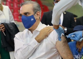Presidente Abinader ya se vacunó contra el COVID-19
