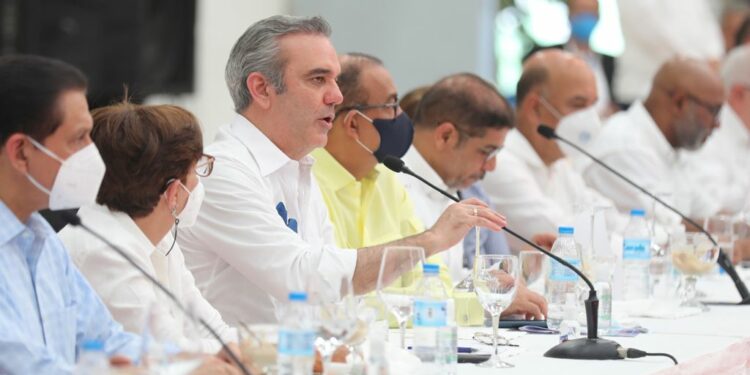 Gobierno apoyará desarrollo de empresas utilicen materia prima local