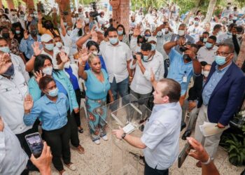 José Paliza juramenta en PRM al director de junta distrital de la Caleta, en La Romana