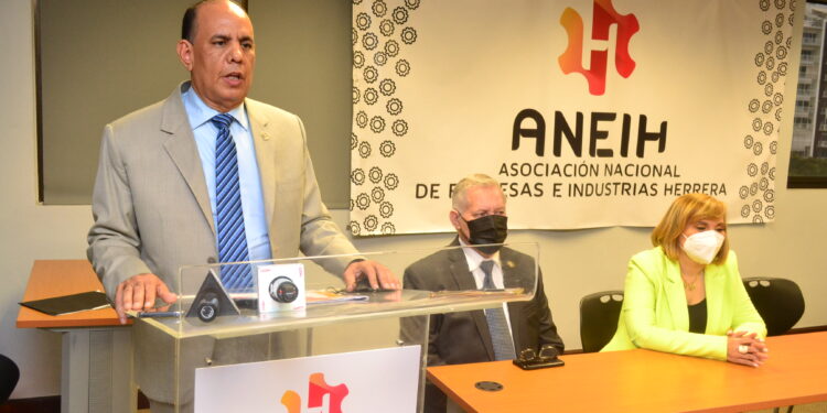 ANEIH aboga por aplicar clasificación empresarial, antes de aumento salarial