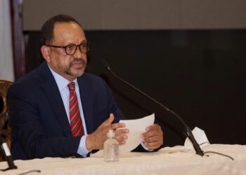 Gobierno defiende transparencia contratos con farmacéuticas para adquirir vacunas contra el COVID-19