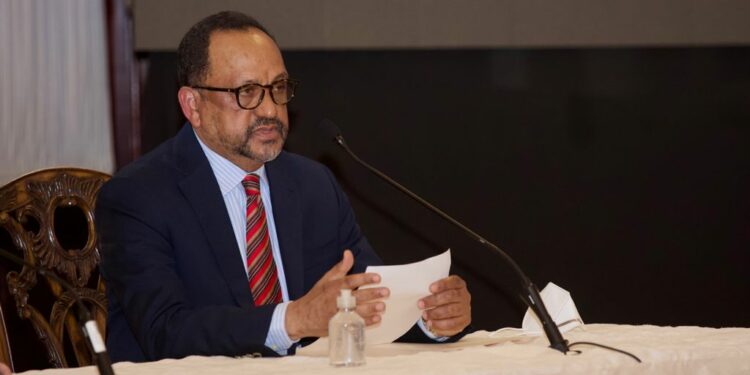 Gobierno defiende transparencia contratos con farmacéuticas para adquirir vacunas contra el COVID-19